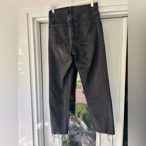 GAP Women’s Dark Gray Cropped Cheeky Straight Sky High Jeans - Picture 2 of 3